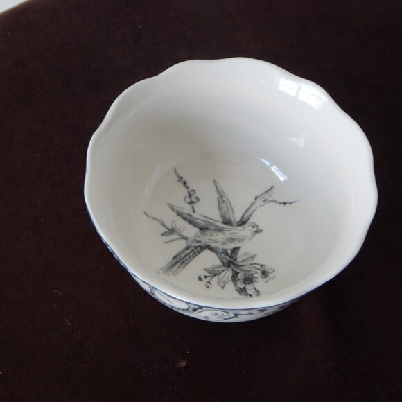 222 FIFTH Adelaide Porcelain Luxurious Scalloped Edge Bowls Set of Two New - Picture 6 of 8